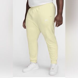 Nike  men’s Light Yellow sportswear club fleece joggers sweatpants size XL